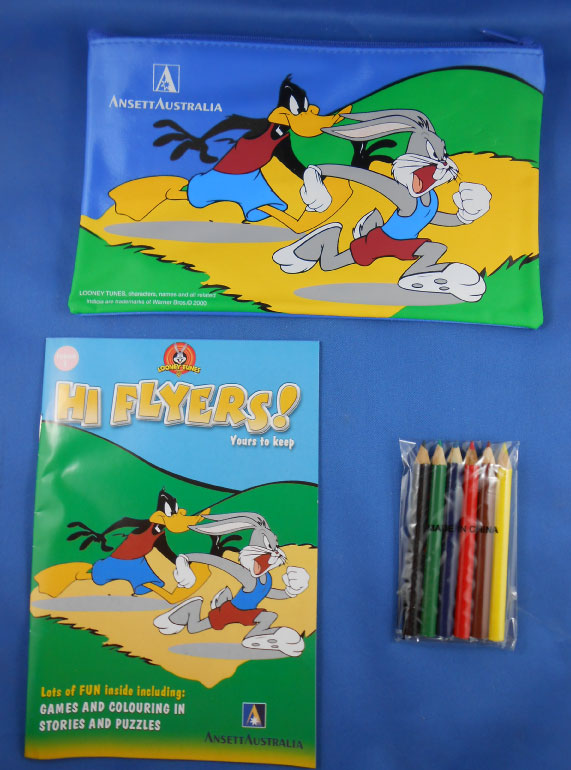 (image for) "HI FLYERS" IN-FLIGHT KIDS PACK (BUGS & DAFFY)