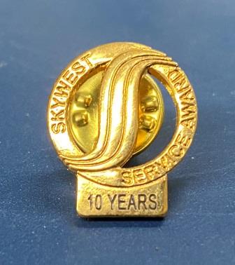 LAPEL BADGE: "Service Award 10 Years - Gold" (image for) LAPEL BADGE: "Service Award 10 Years - Gold"