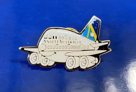 (image for) LAPEL BADGE: "Happy Plane"