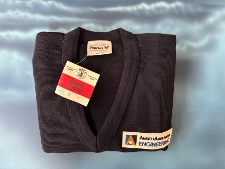 (image for) NAVY PULLOVER: "Size 16"