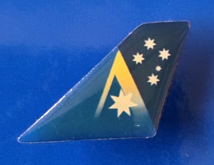 (image for) LAPEL BADGE: "Tail"