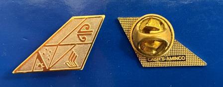 LAPEL BADGE: "Ansett Australia / Air N.Z. / Singapore Airlines" (image for) LAPEL BADGE: "Ansett Australia / Air N.Z. / Singapore Airlines"