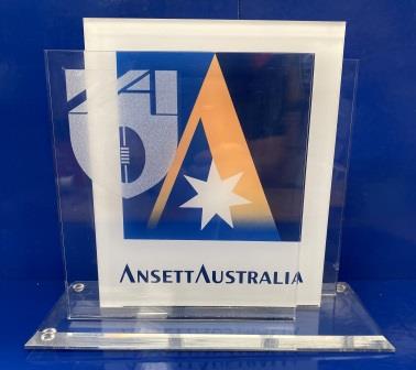 (image for) TABLE CENTREPIECE: "Ansett Australia / AFL" - Click Image to Close