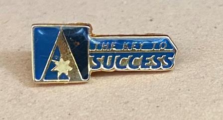 (image for) LAPEL BADGE: "The Key To Success"